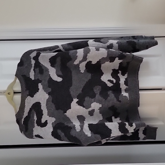 Lucky Brand Camo Sweater - Picture 2 of 5